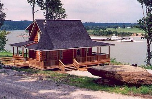 Magnet Cabin | A full Moon night, the entire River transforms to ‘Moon River"