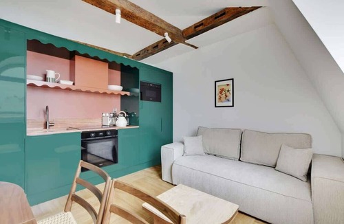 Quartier de la Monnaie Apartment | A Glorious 2-Ch/2SdB w/Services in Saint-Germain