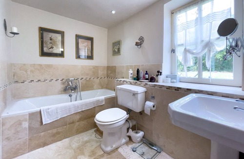 Sainte-Alvere-Saint-Laurent-les-Batons House | A haven of peace with a large swimming pool, sauna and jacuzzi.