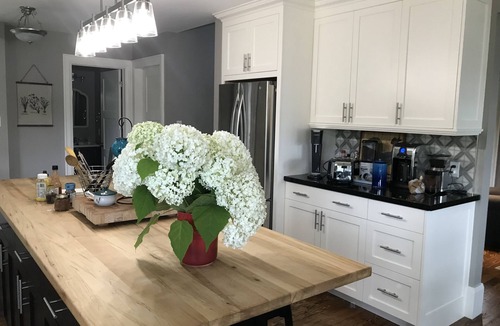 Utterson Cottage | A Hidden Gem with Sandy Shore Memories and Island Views.