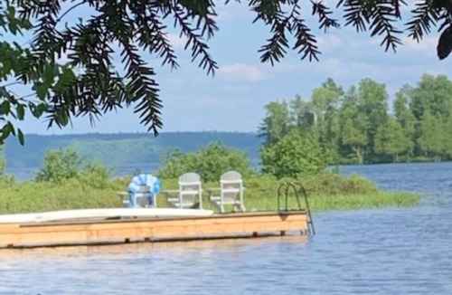 Utterson Cottage | A Hidden Gem with Sandy Shore Memories and Island Views.