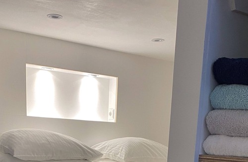 Haarlemmerbuurt Bed & Breakfast | A hip & stylish studio, Center A'dam, 10 min walk from C. Station