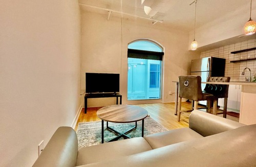 Downtown Omaha Apartment | A historic 700 square foot Atrium loft in the heart of the Old Market