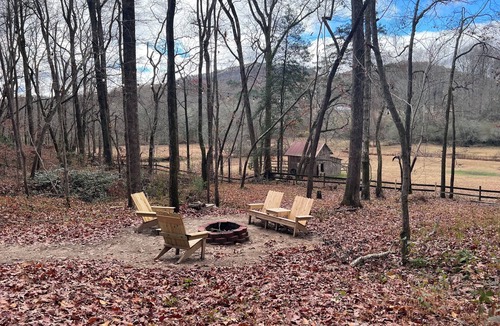 Clarkesville Cabin | A Holler From Helen Cabin ~ Just 5 Miles to Downtown Helen! Voted #1 By Dogs!
