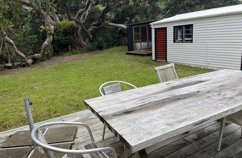 Whangateau House | A Kiwi Classic - beautiful bach in Whangateau