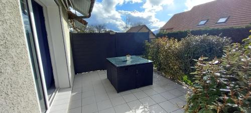Brison-Saint-Innocent Apartment | A l instant présent