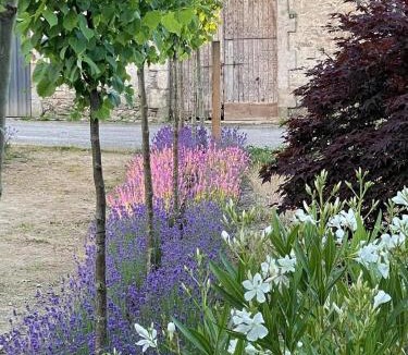 Arnac-la-Poste Bed & Breakfast | A la terre ferme