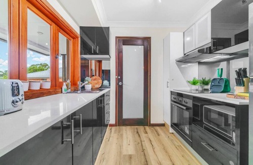 Cranebrook House | A Leisurely Three-Bedroom Home in Cranebrook