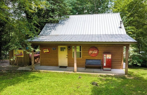 Mentone Cabin | A Little River Romance | Private Dock + Hot Tub