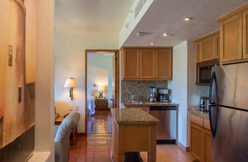 Marina Vallarta Condo | A Love Nest in Puerto Vallarta – 2BR Condo with Pool & Gym