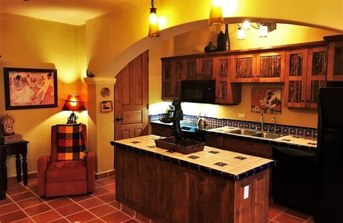 Nopolo House | A lovely home in the Founders, centrally located Bikes available for guest
