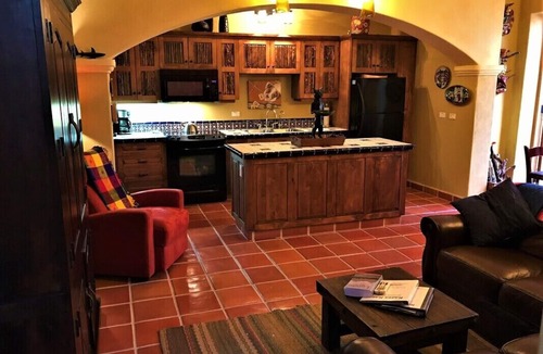 Nopolo House | A lovely home in the Founders, centrally located Bikes available for guest