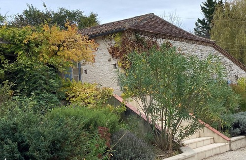 Douzains Cottage | A lovely stone built cottage with stunning pool