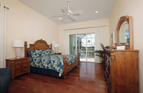 Beachview Country Club Estates House | A Luxurious and Spacious Retreat With Stunning Lake and Golf Course Views - Birdie Haven