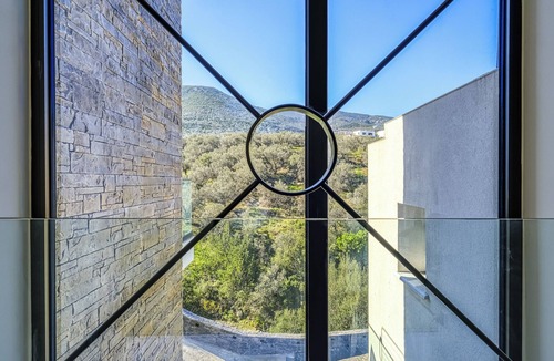 Xiropigado Villa | A luxurious specious 4 bedroom 3.5 bathrooms sea front modern villa