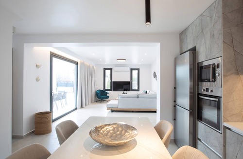 Nidri Villa | A LUXURY VILLAS - private villa infinity pool, garden, BBQ walk to NIDRI & beach