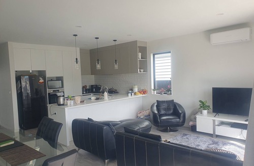 Wainui House | A magic place for this summer , a very peacefull place , 5 min to Orewa beach .