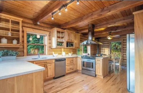 Monroe Cabin | A Marvelous Mountain Log Cabin Retreat w/hot tub