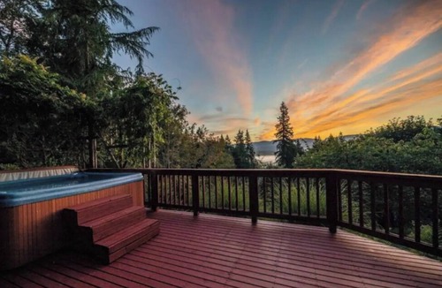 Monroe Cabin | A Marvelous Mountain Log Cabin Retreat w/hot tub