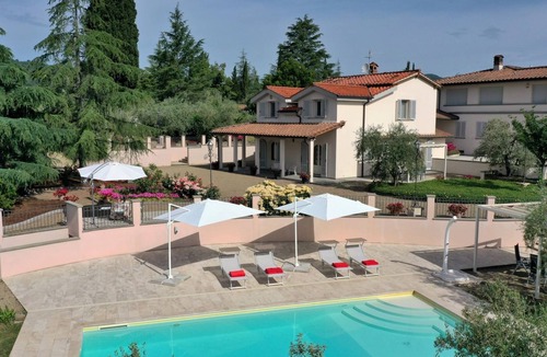 Figline e Incisa Valdarno Villa | A modern villa in the Florentine Chianti with private pool and amazing views.