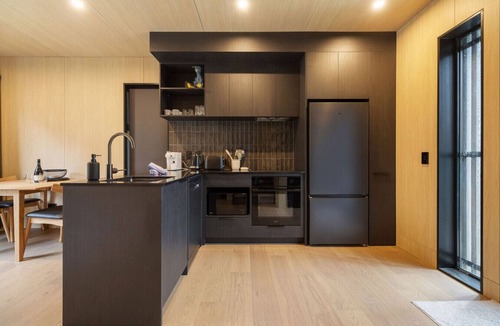 Frankton Villa | A modern 2-bedroom retreat in the popular Five Mile Villas.