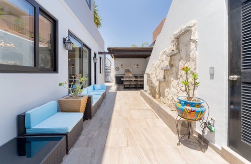Nopolo House | A MODERN-CLASSIC- 3-bedroom, 3.5 Bath Casa with striking décor centrally located