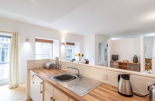 Old Town Apartment | A modern one-bed apartment located in the heart of Edinburgh's Grassmarket. Sleeps 2