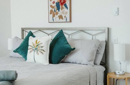 Central Okanagan House | A Modern Organic Vineyard Escape - All 3 Bedrooms