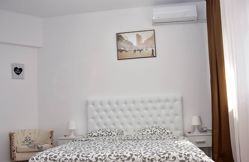 Bucharest City-Centre Apartment | A modern studio, overlooking the Old Town, in walking distance to shops, restaur