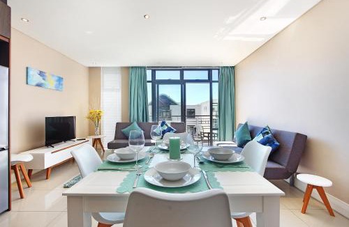 Big Bay Apartment | A Modern unit, self checkin, restaurants and shops below
