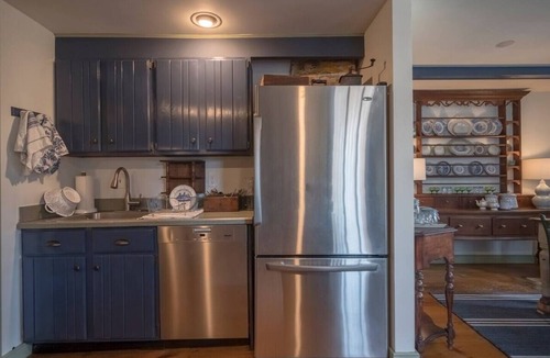 Stonington Apartment | A Mystic Stay as sweet as Apple Pie!