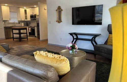 Fountain Square House | A One Level, 4BR Delite Amazing Great Room