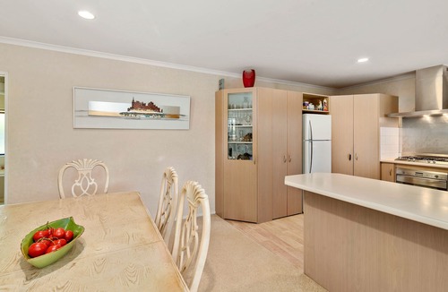 Lynmore House | A Peaceful Paradise for Families and Large groups. Safe and Secure area