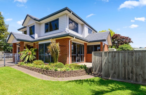 Lynmore House | A Peaceful Paradise for Families and Large groups. Safe and Secure area