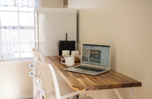 City Centre Cottage | A peaceful rest and charming stay await at our renovated 2-bedroom cottage.