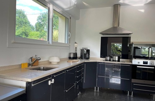 Briscous Apartment | A peaceful spot surrounded by nature near the ocean, with a view of the Pyrenees! Perfect for 8 people!