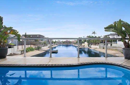 Broadbeach Waters Villa | A PERFECT STAY - La Casetta