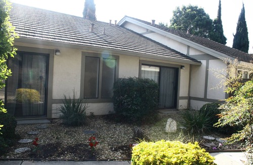 Fremont House | A personal oasis! A single story home in a resort with spacious rooms and yard !