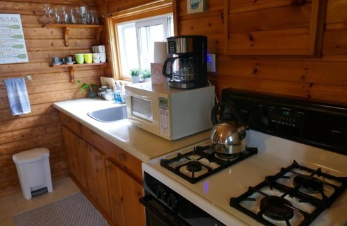 Broadbent Cabin | A Pet friendly, Cozy cabin for a relaxed stay.