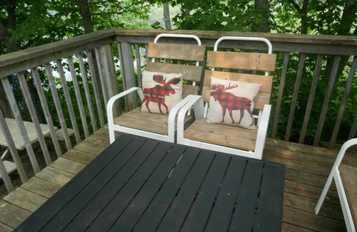 Broadbent Cabin | A Pet friendly, Cozy cabin for a relaxed stay.