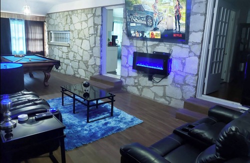 Central Oklahoma City House | A Point of Blue 🔵 Hottub/Pool table/10 min all OKC