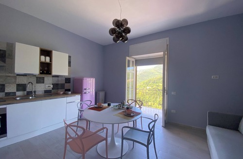 Tramonti Apartment | A pop suite in the blue of the Coast in the beautiful setting of the Lattari Mountains