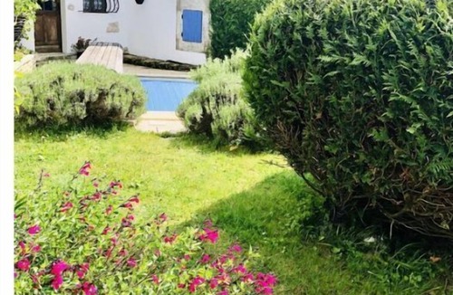 Chenac-Saint-Seurin-d'Uzet Cottage | A pretty cottage with pool and lovely garden in a village close to sea .