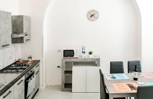 Noicattaro House | A practical vacation home in the historic center of Noicattaro awaits you.