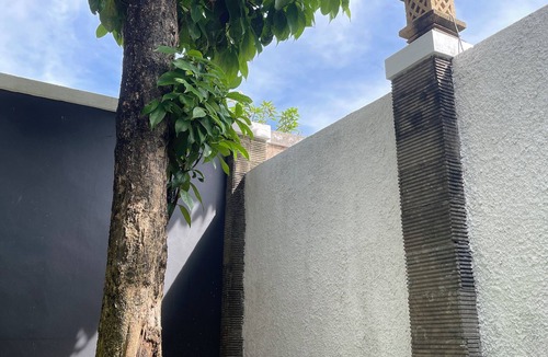 Kerobokan House | A private, charming corner house with 2-air conditioned bedrooms in Kerobokan.