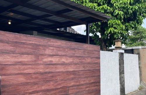 Kerobokan House | A private, charming corner house with 2-air conditioned bedrooms in Kerobokan.