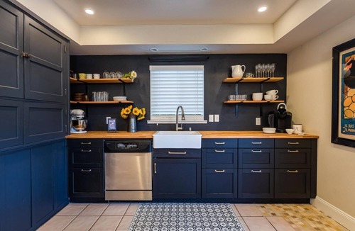 Petaluma House | A private, comfy 3bd-2ba historic home in the heart of downtown Petaluma!