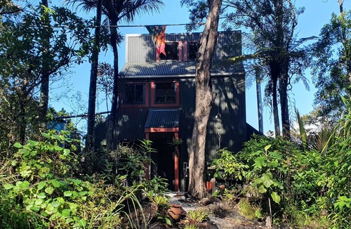 Tuateawa Cabin | A private, funky cabin surrounded by natures beauty with the best views in town.