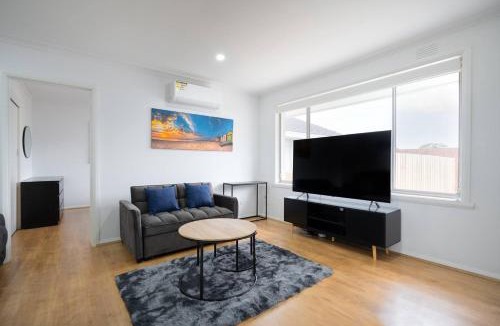 Bayswater House | A Private Hideaway with Large Backyard and CarParks