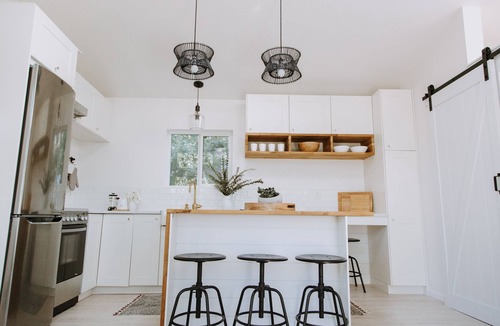 Saanich East Cottage | A Private Modern Cottage: Surrounded by nature in the heart of the city